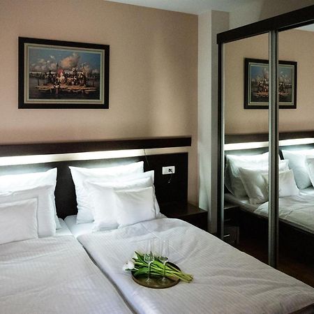 Atrium Bed and Breakfast Sremska Mitrovica Buitenkant foto