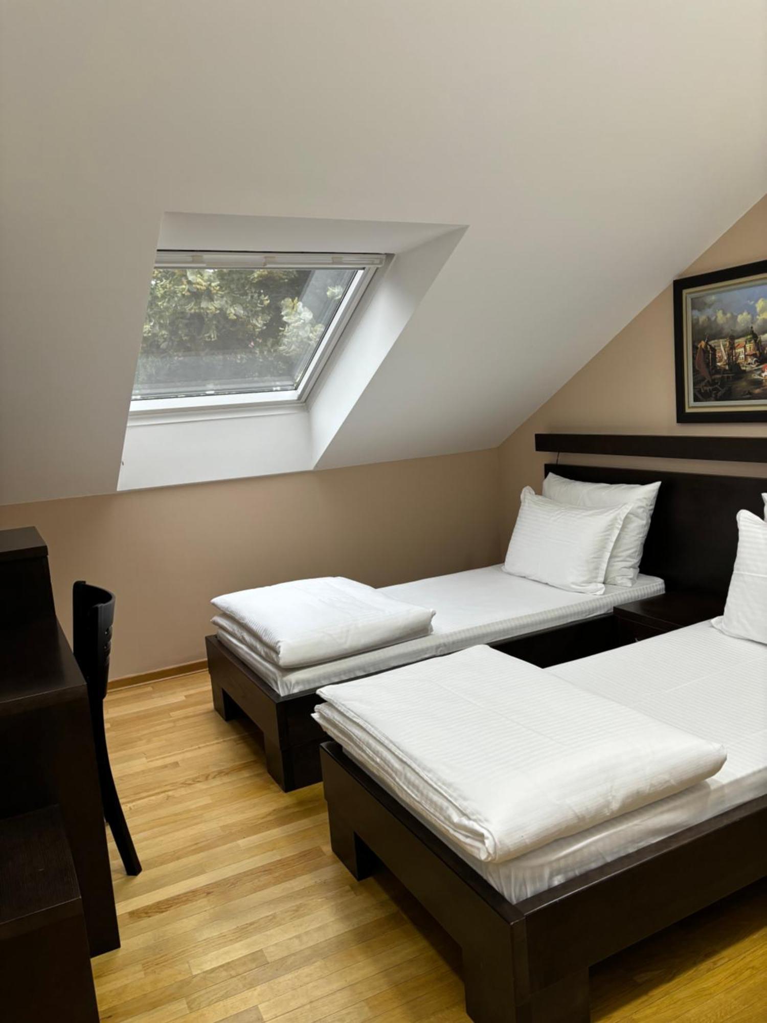 Atrium Bed and Breakfast Sremska Mitrovica Buitenkant foto