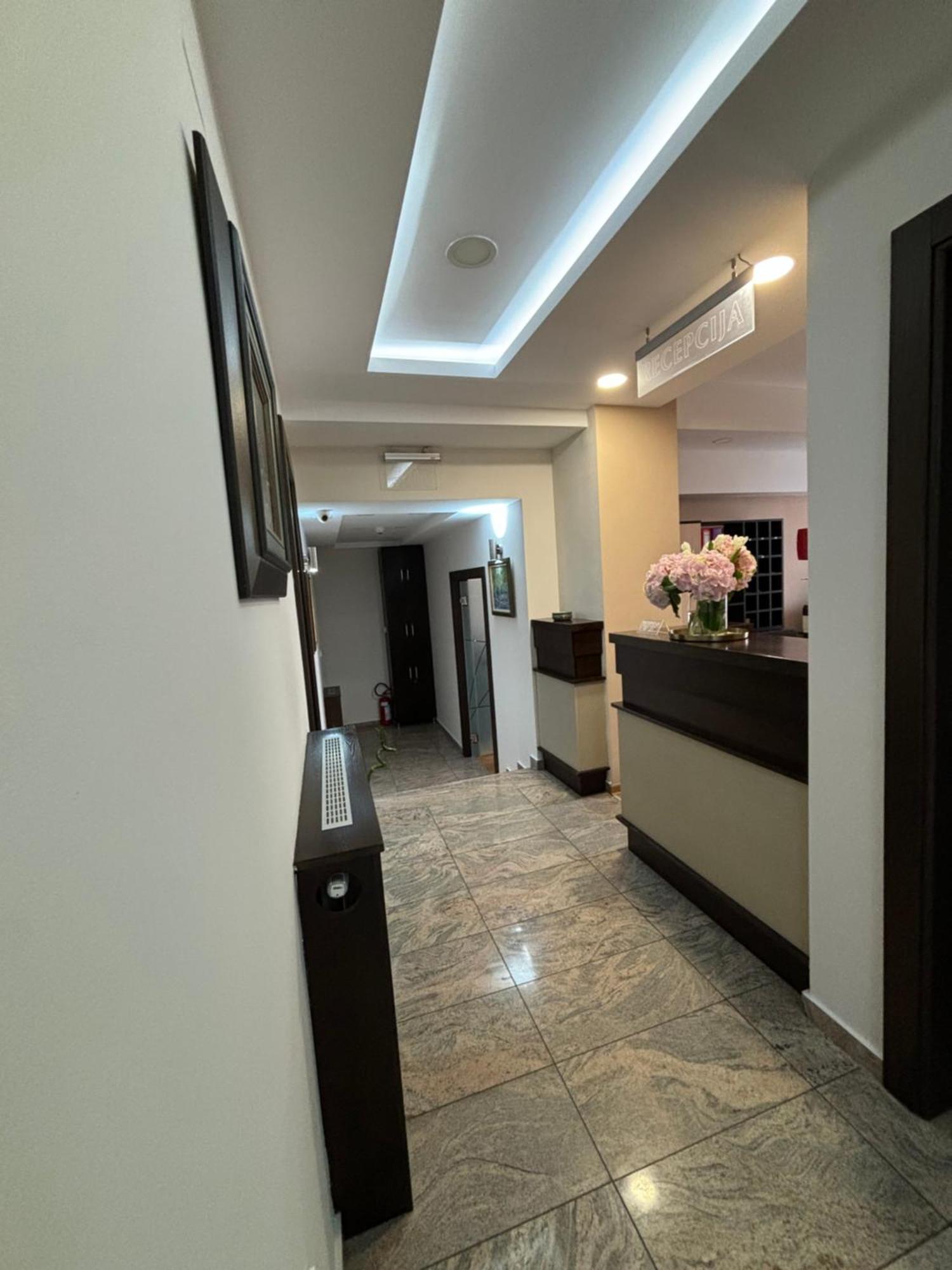 Atrium Bed and Breakfast Sremska Mitrovica Buitenkant foto