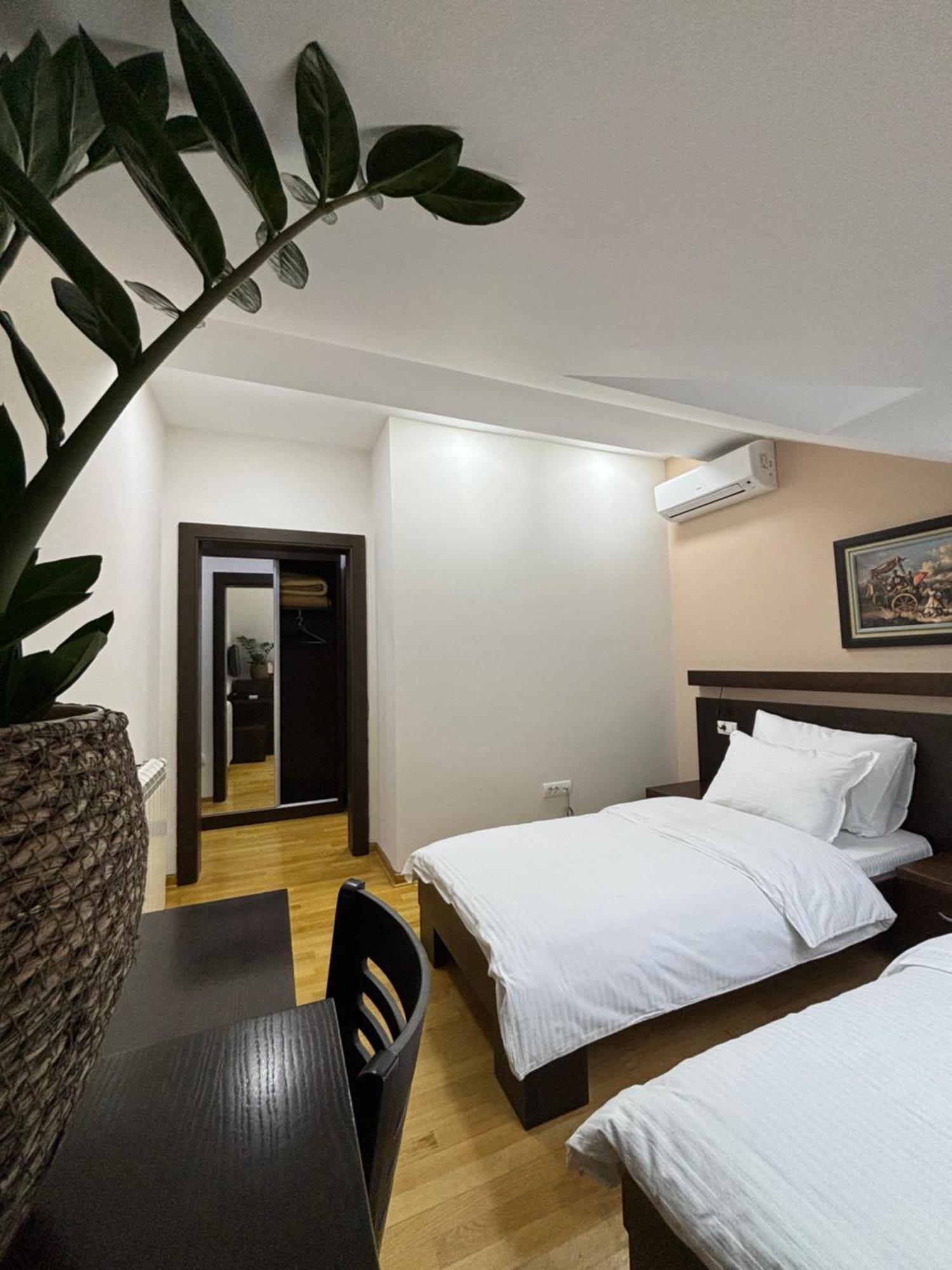 Atrium Bed and Breakfast Sremska Mitrovica Buitenkant foto