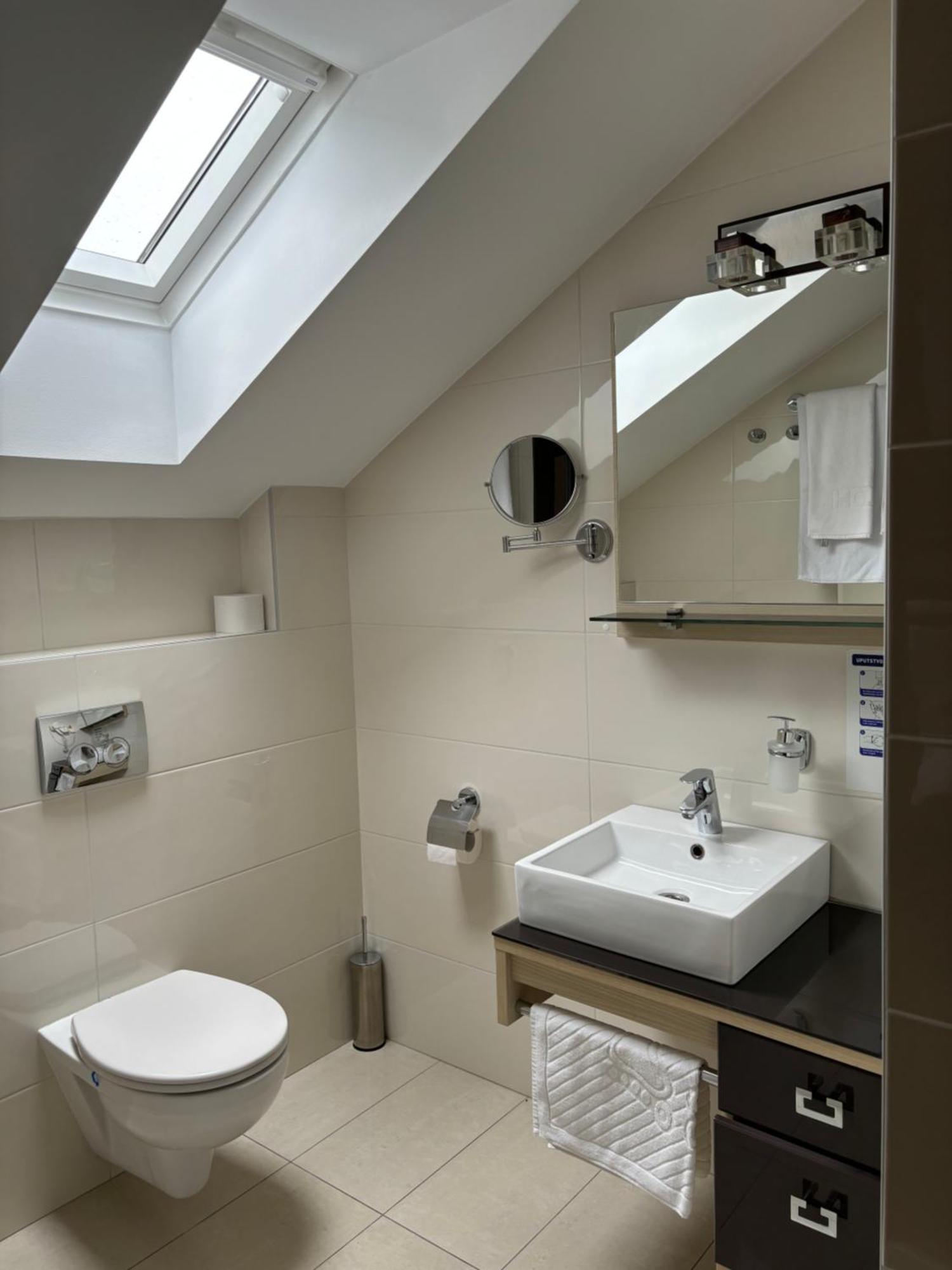 Atrium Bed and Breakfast Sremska Mitrovica Buitenkant foto