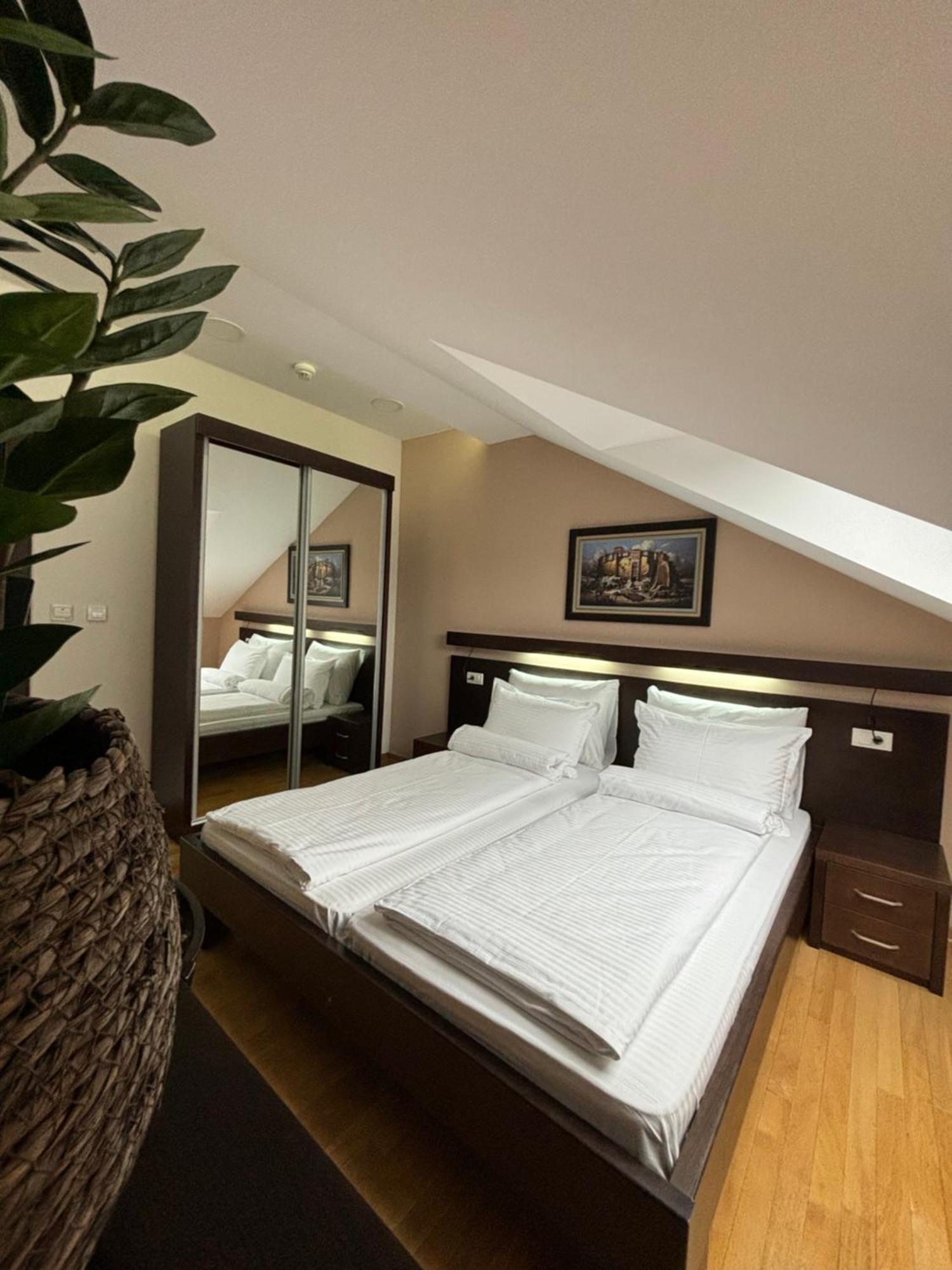 Atrium Bed and Breakfast Sremska Mitrovica Buitenkant foto