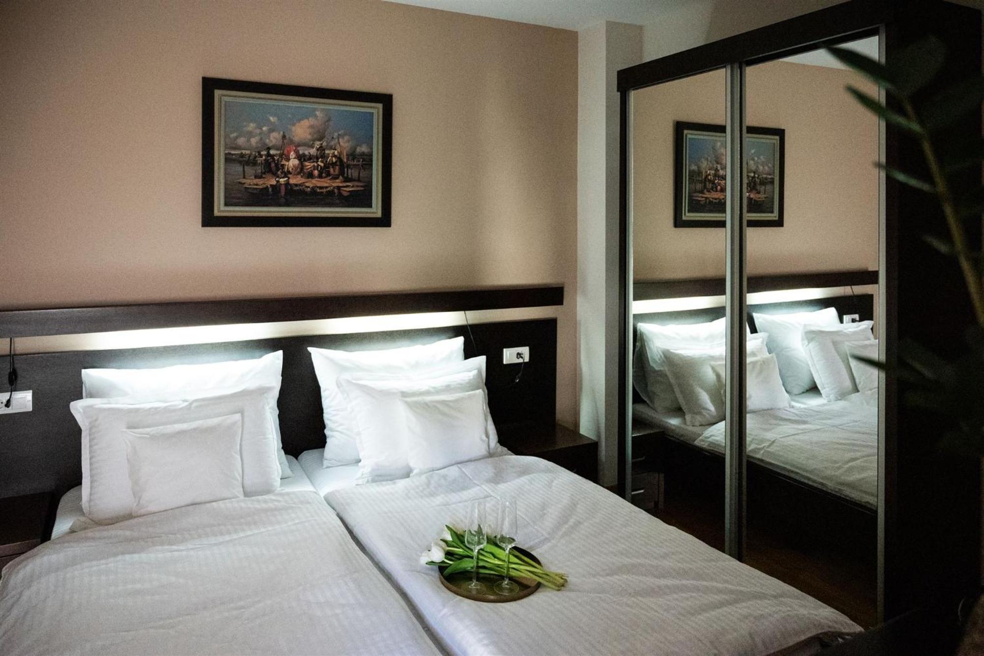 Atrium Bed and Breakfast Sremska Mitrovica Buitenkant foto