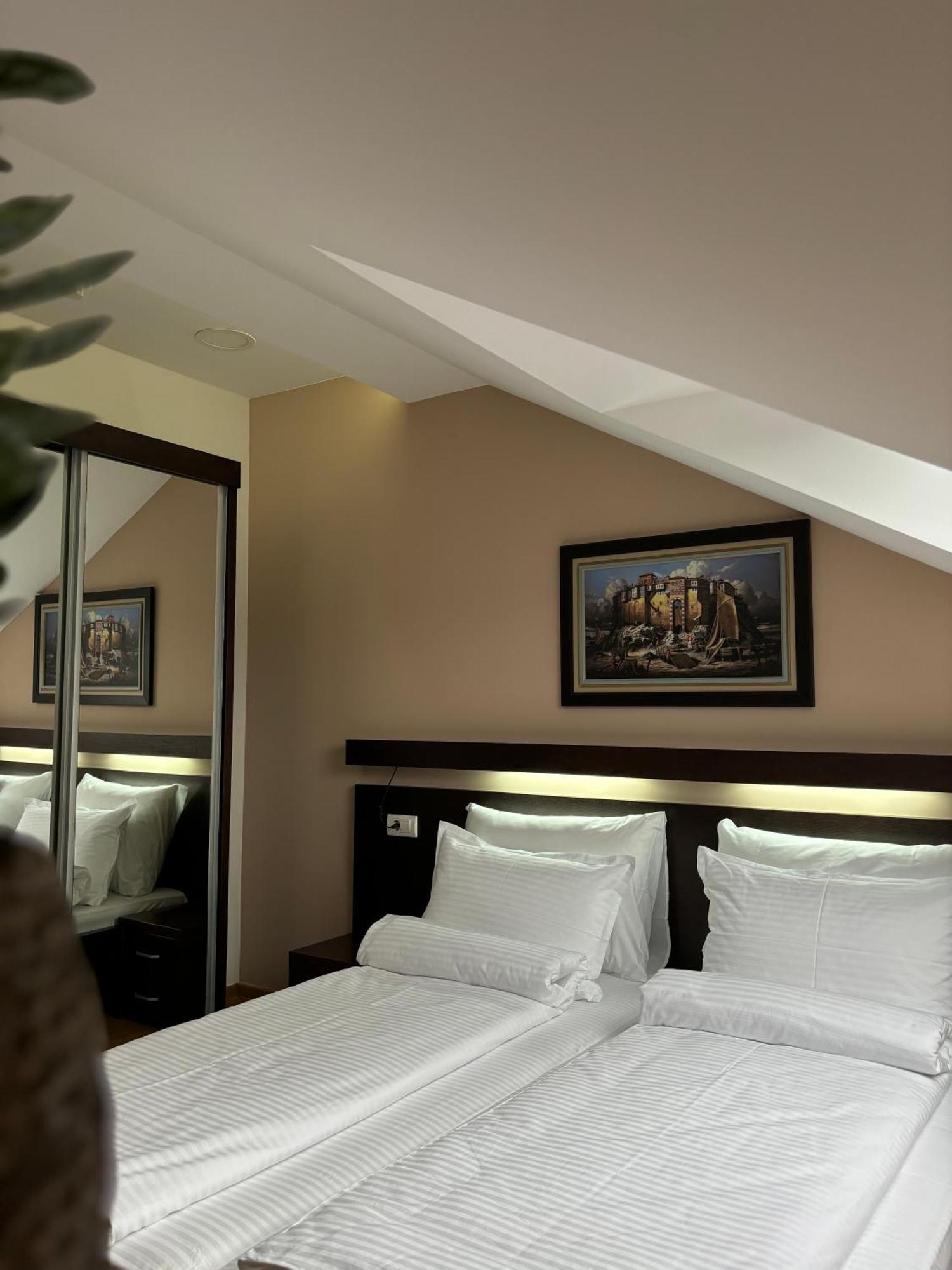 Atrium Bed and Breakfast Sremska Mitrovica Buitenkant foto