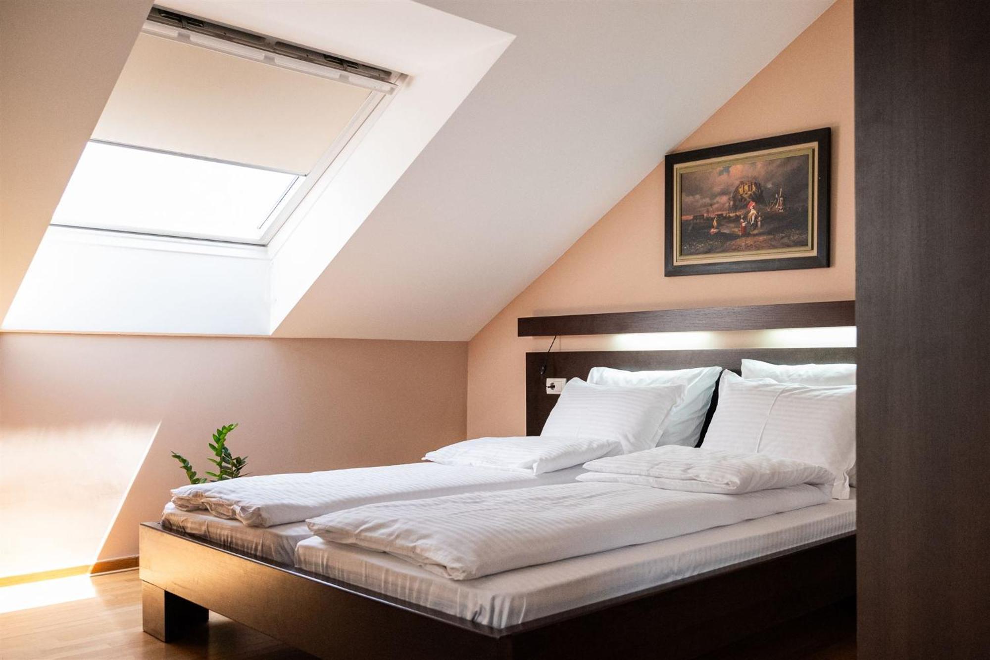 Atrium Bed and Breakfast Sremska Mitrovica Buitenkant foto